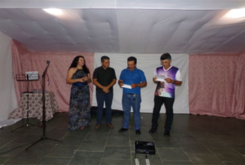  Os Irmãos Alex e Elizabete Lacerda, da cidade de Brasília, que com sua simplicidade e amor, deram lições valiosas para o crescimento espiritual e reforma íntima de quem esteve presente no salão de eventos do PTC.